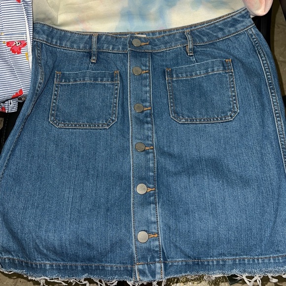 Skirt - Picture 1 of 2